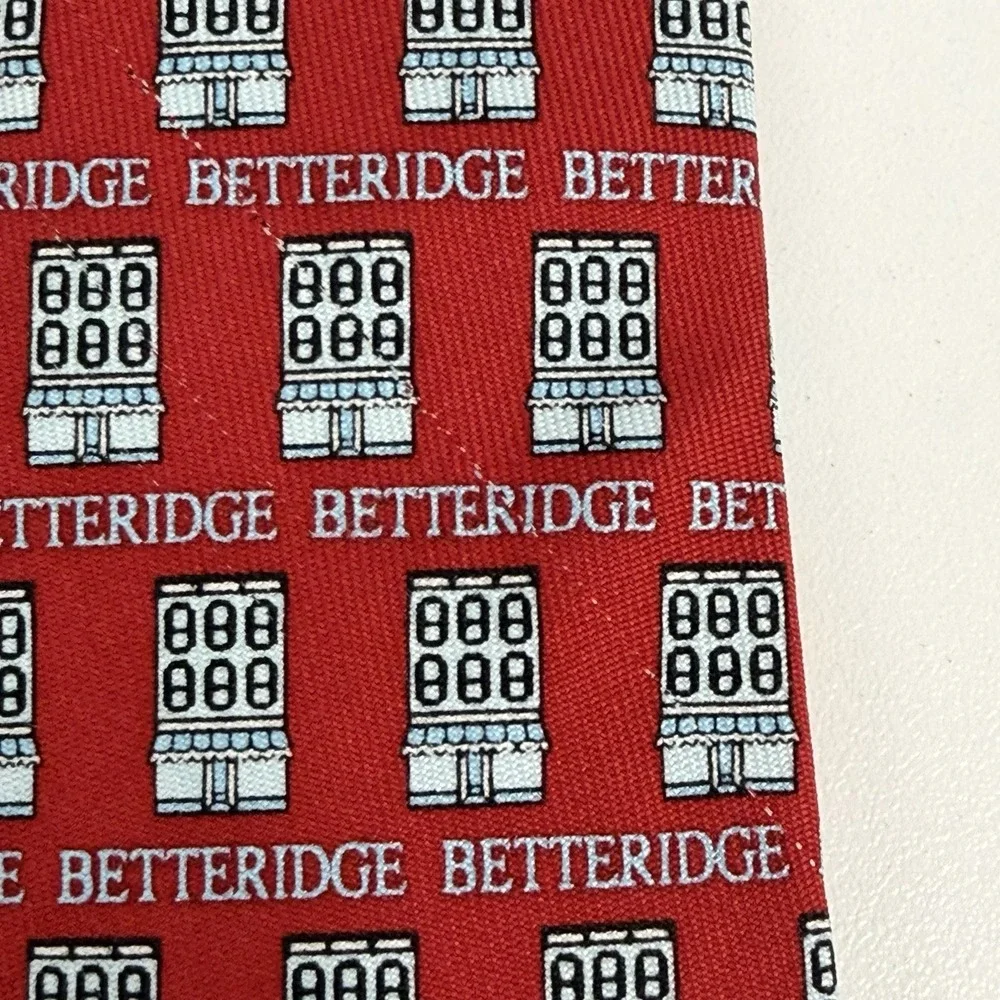Vineyard Vines Men's Tie Betteridge Red 100% Satin Silk USA 3.5